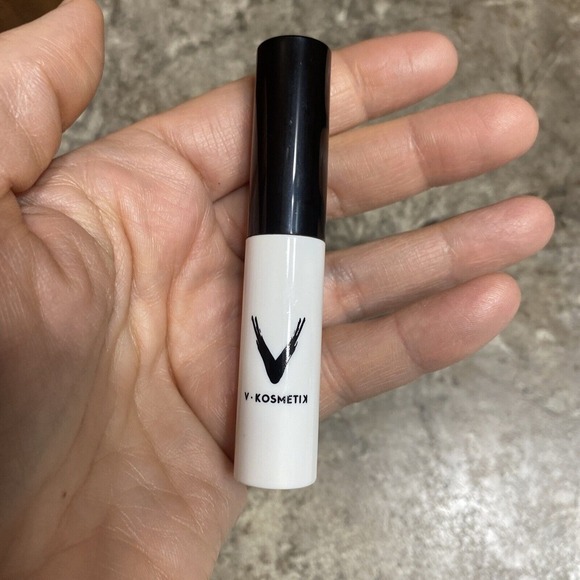 V KOSMETIK Eyeshadow Primer 6ml Shade Light Medium Brand New - Picture 2 of 4